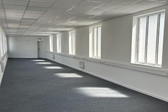 1099 Macrome Rd, Wolverhampton for lease Interior Photo- Image 2 of 2