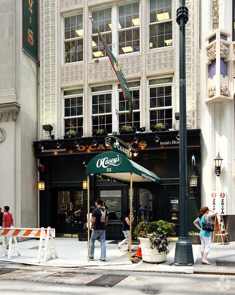 22 E 41st St, New York, NY for lease - Building Photo - Image 2 of 3