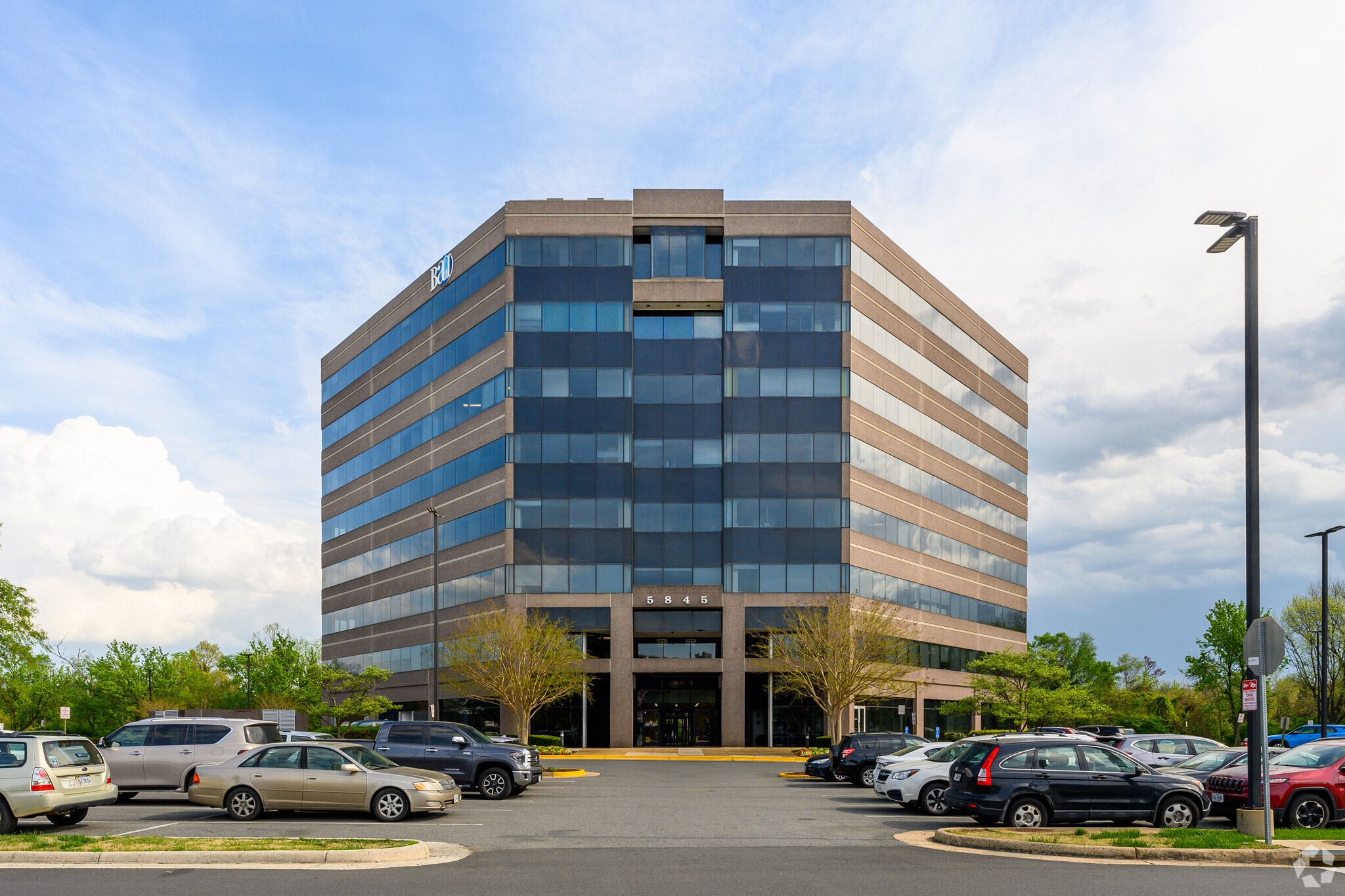 5845 Richmond Hwy, Alexandria, VA for sale Primary Photo- Image 1 of 15