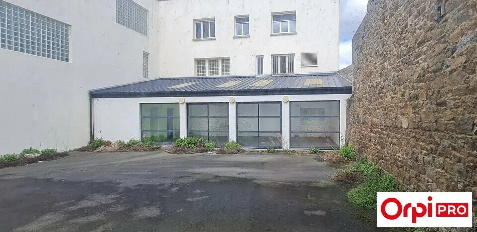 Office in Saint-Brieuc for lease Building Photo- Image 1 of 3