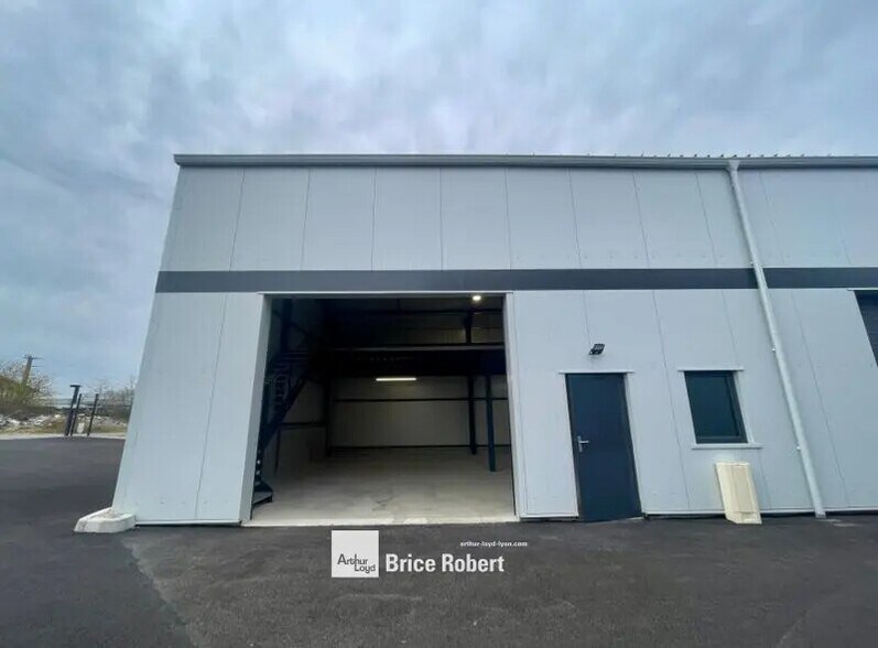 Flex in Chavanoz for lease - Building Photo - Image 1 of 6