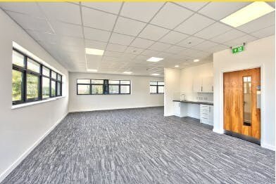 Wayland Ave, Wantage for lease - Interior Photo - Image 3 of 12