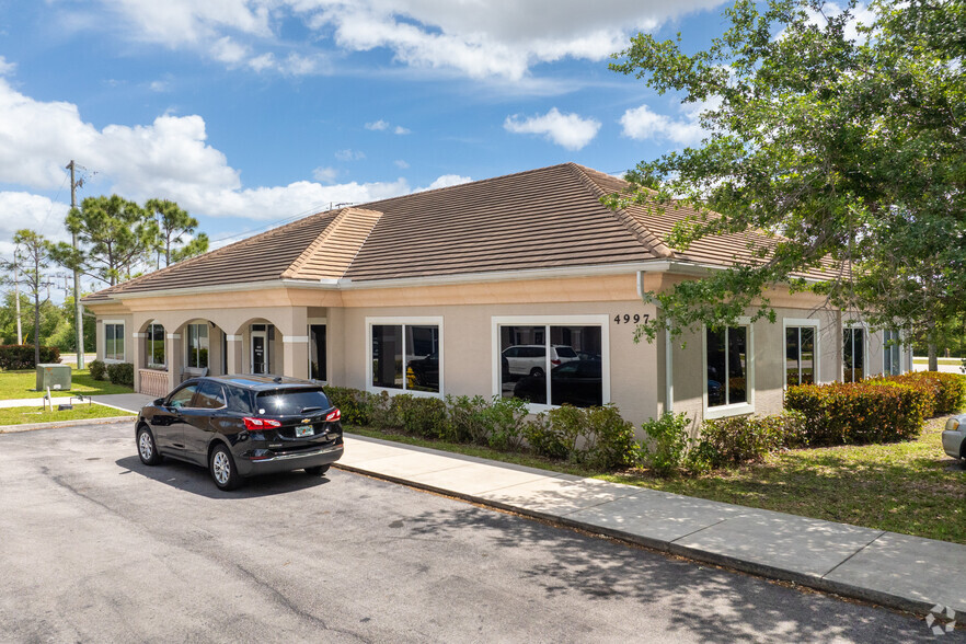 4995-4997 Royal Gulf Cir, Fort Myers, FL for sale - Building Photo - Image 1 of 6