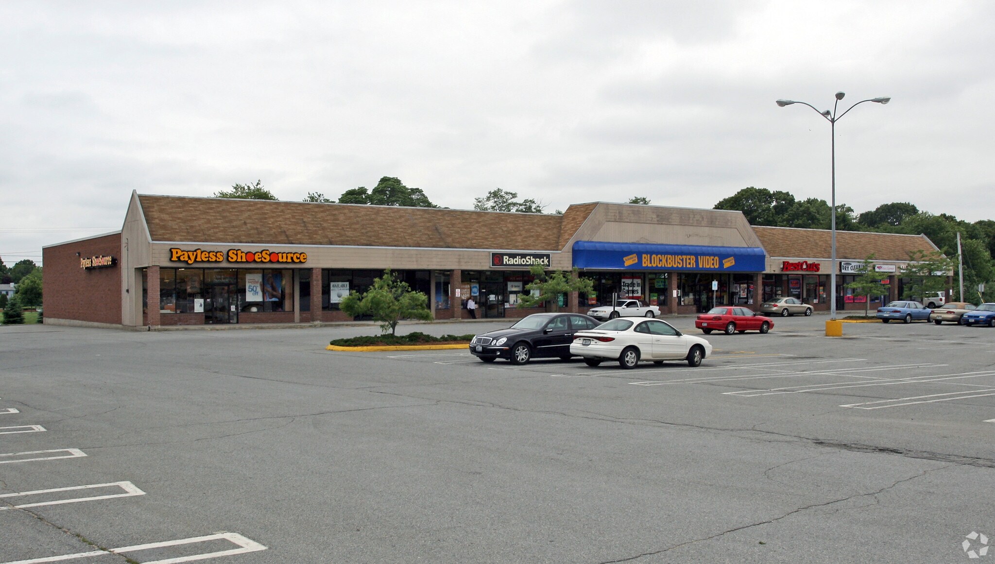 2485 Warwick Ave, Warwick, RI 02889 Crossroads Plaza