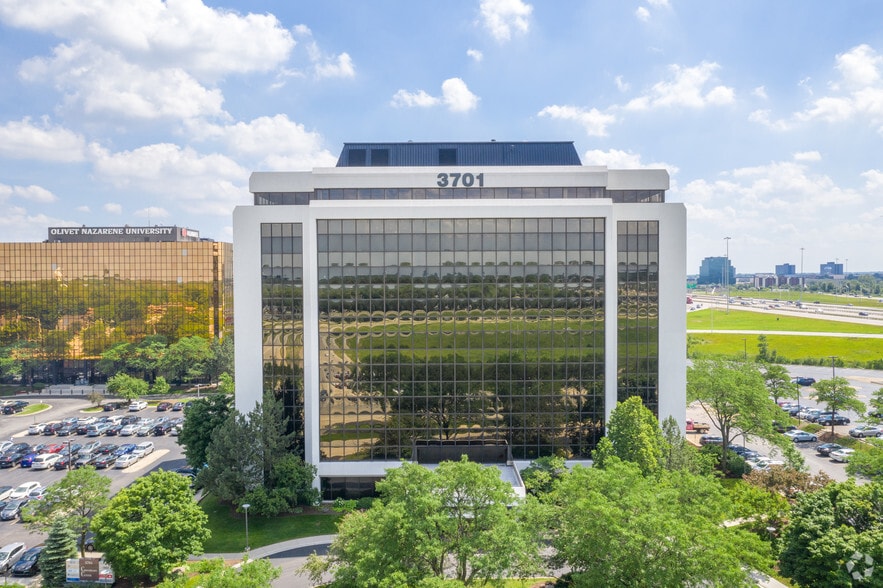 3701 Algonquin Rd, Rolling Meadows, IL for lease - Building Photo - Image 2 of 12