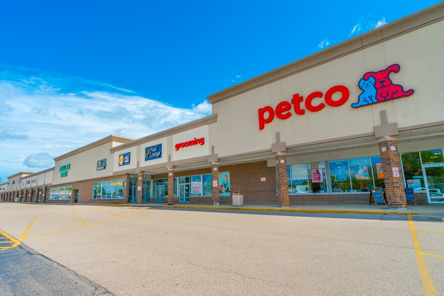 230 W Virginia St, Crystal Lake, IL, 60014 Retail Space For Lease