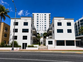 2814 Collins Ave, Miami Beach, FL for lease Interior Photo- Image 1 of 10