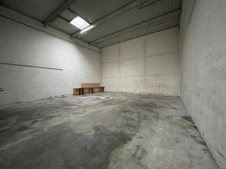 42 Rue Du 8 Mai 1945, Pierrefitte-sur-Seine for lease - Interior Photo - Image 2 of 6