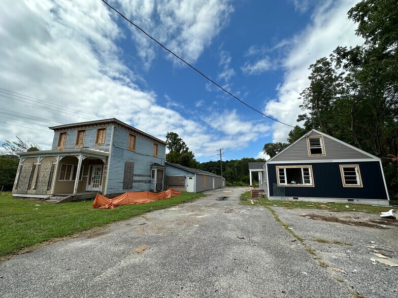 203 & 205 Harpersville Rd, Newport News, VA 23601