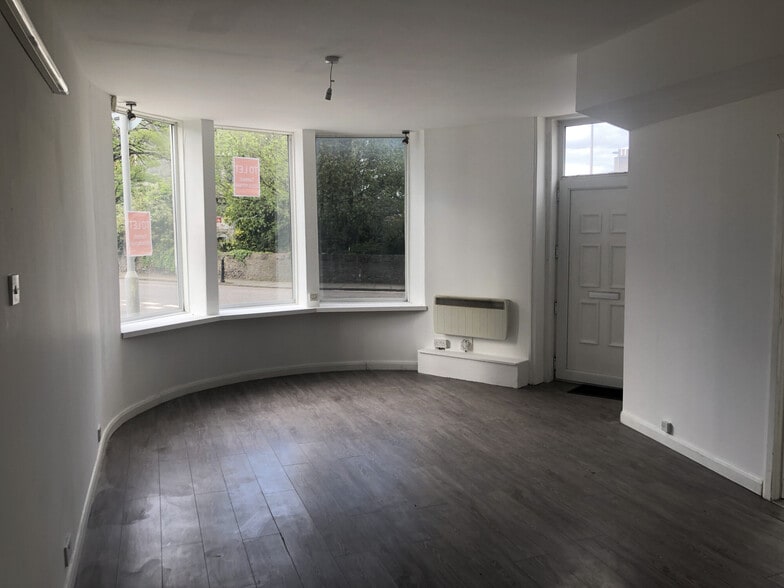 89 Skene Sq, Aberdeen for lease - Interior Photo - Image 2 of 9