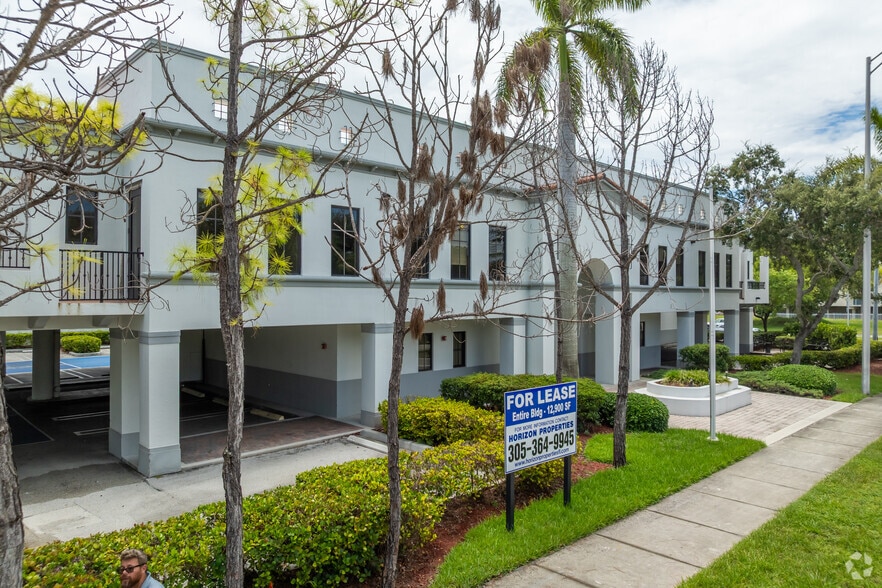 6900 SW 80th St, Miami, FL for lease - Primary Photo - Image 2 of 4