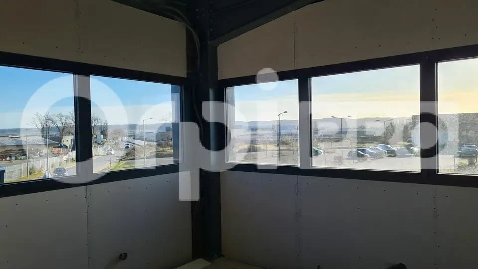 Office in Domérat for lease - Interior Photo - Image 2 of 5