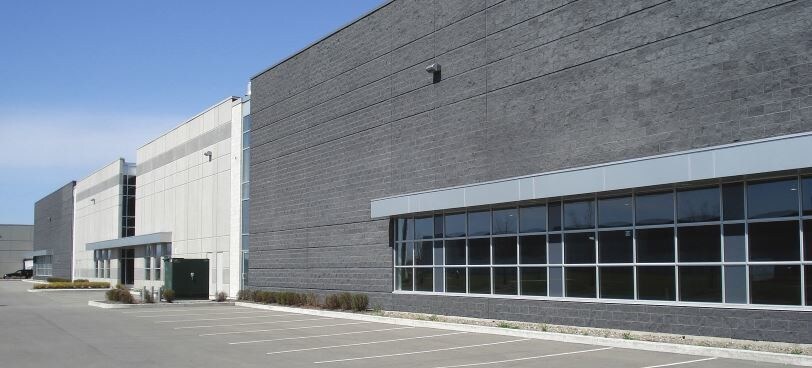 400 Rue Marie-Curie, Vaudreuil-Dorion, QC for sale - Building Photo - Image 1 of 1