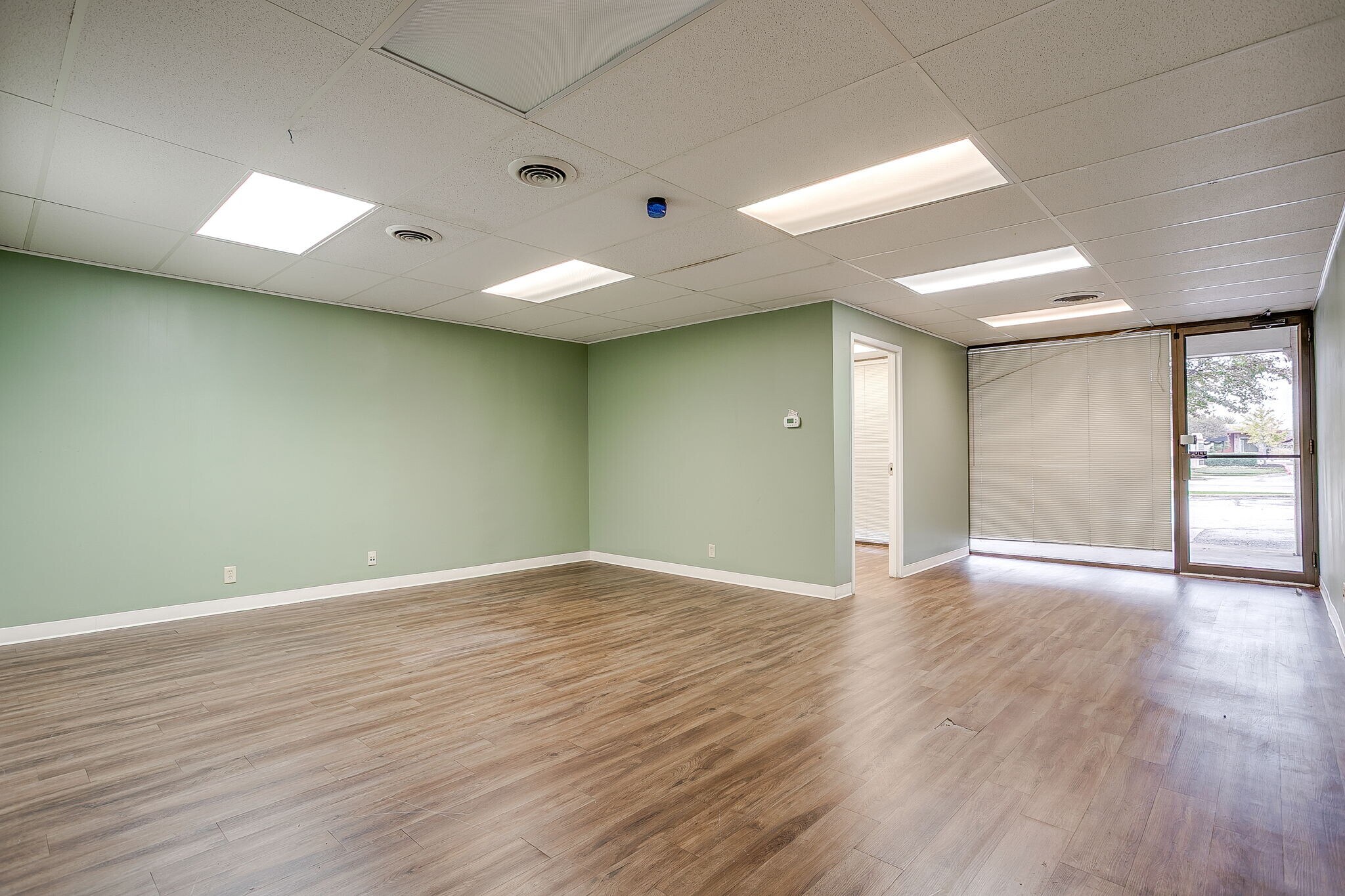 1340 S main St, Grapevine, TX for lease Interior Photo- Image 1 of 5