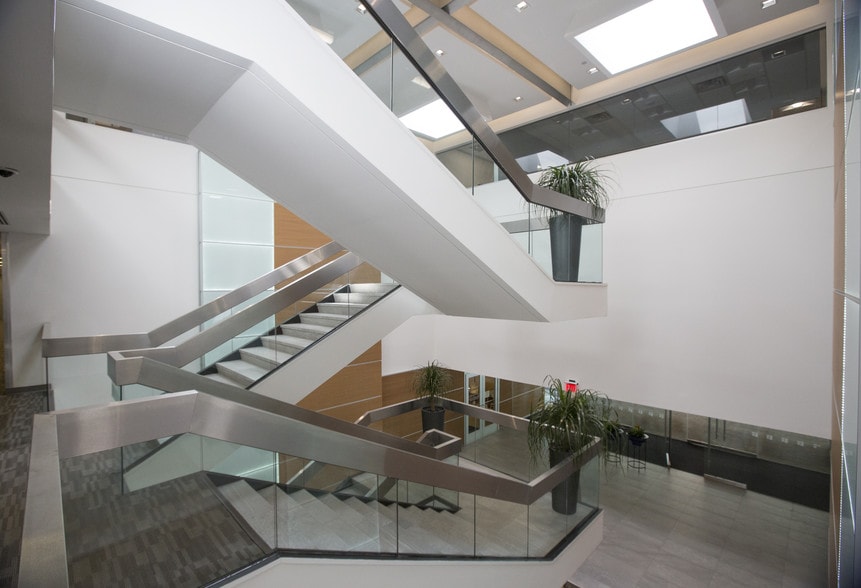 270 Sylvan Ave, Englewood Cliffs, NJ for lease - Lobby - Image 2 of 8