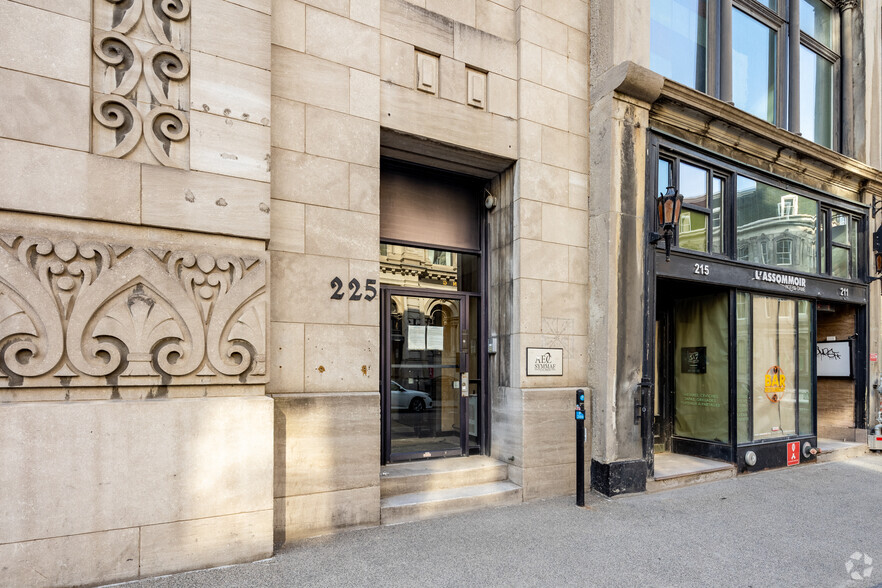 221-229 Rue Notre-Dame O, Montréal, QC for lease - Building Photo - Image 3 of 3