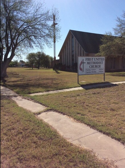 616 E Valverde St, Crystal City, TX for sale - Primary Photo - Image 1 of 1