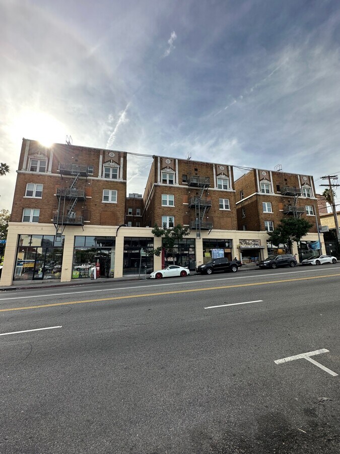 301 S Kenmore Ave, Los Angeles, CA 90020 The Kenmore