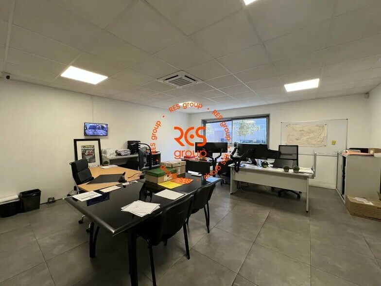 Office in Bordeaux for lease - Interior Photo - Image 2 of 6