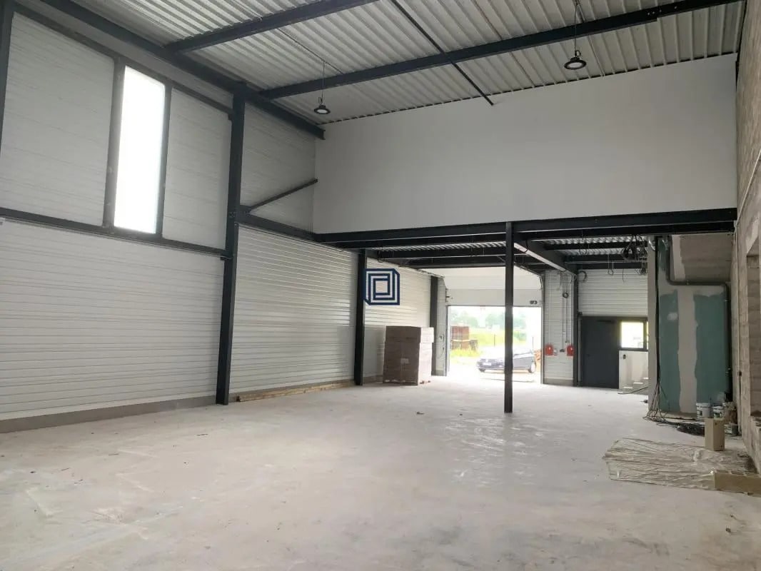 Industrial in Lieusaint for lease Interior Photo- Image 1 of 4