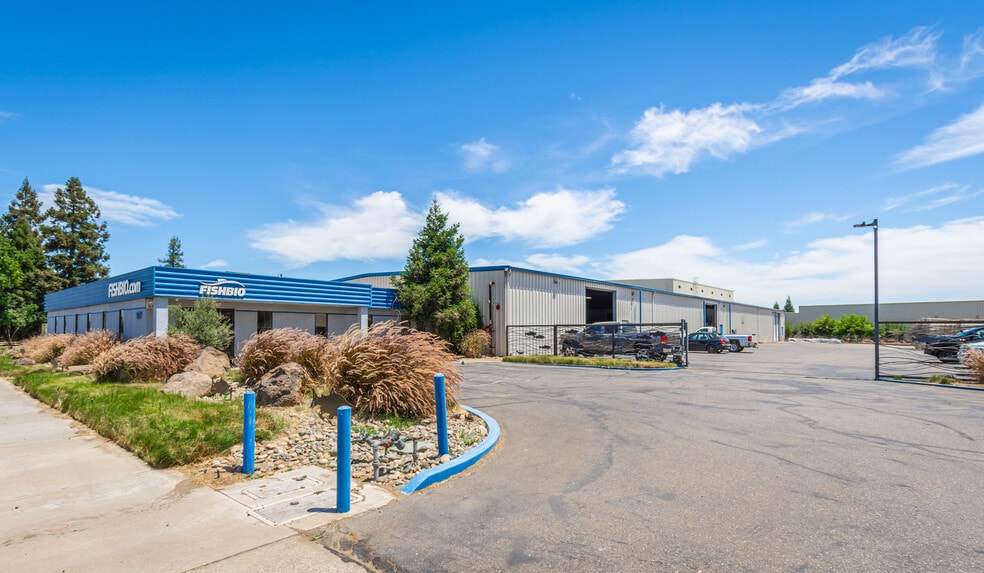 1617 S Yosemite Ave, Oakdale, CA for sale - Building Photo - Image 3 of 17