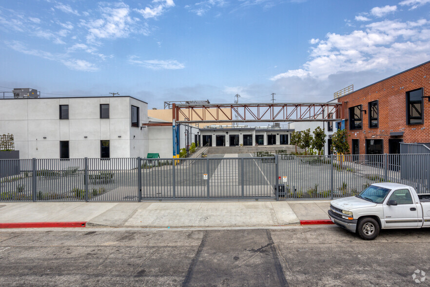 3101 W Exposition Blvd, Los Angeles, CA for lease - Building Photo - Image 2 of 6