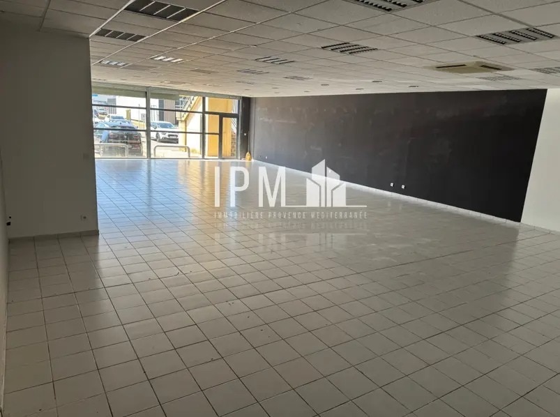 Location Commerce 180 m² - Photo 1