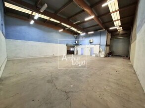 Flex in Émerainville for lease Interior Photo- Image 1 of 12