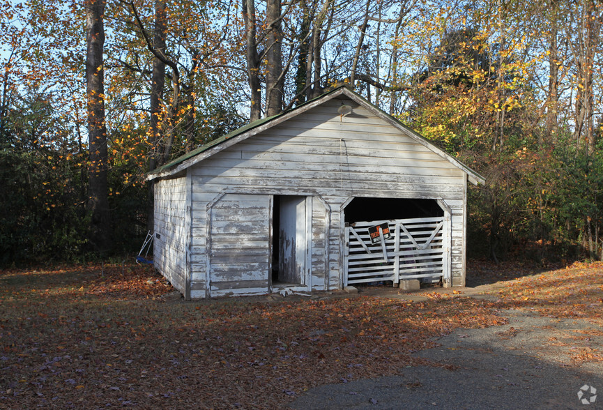 6429 Freedom Dr, Charlotte, NC for sale - Building Photo - Image 3 of 5