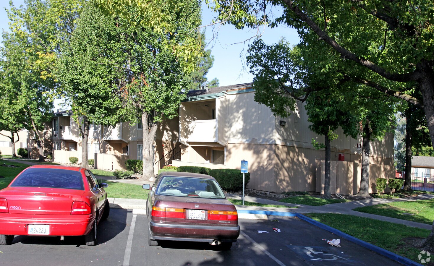 8165 Palisades Dr, Stockton, CA 95210