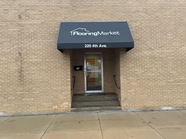 220 4th Ave, Rochelle, IL for lease - Building Photo - Image 1 of 31
