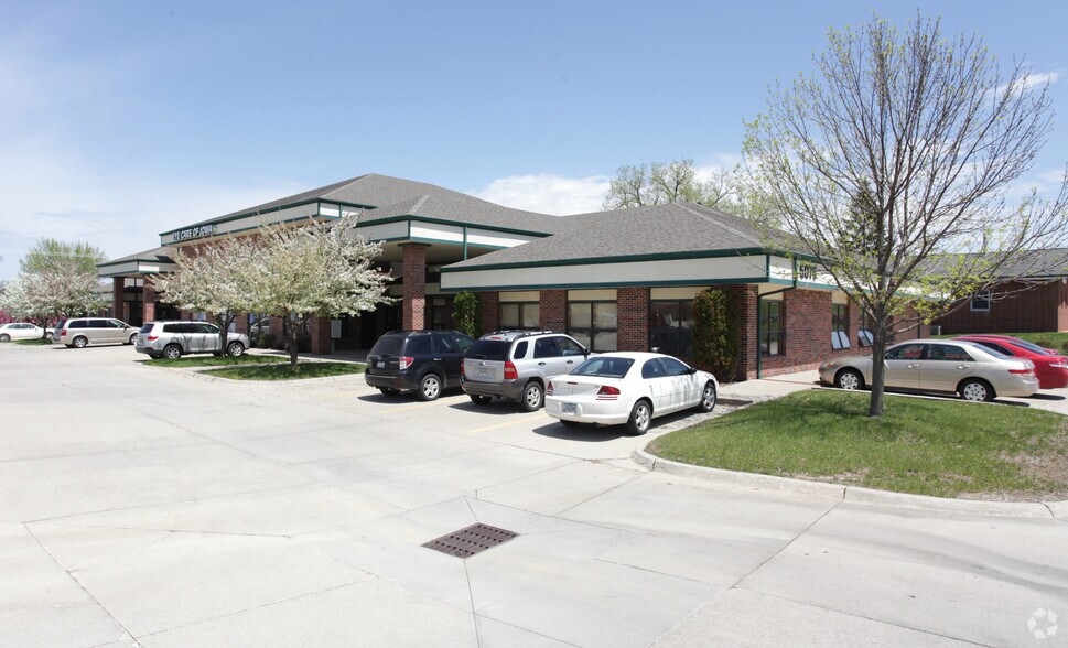 5075 E University Ave, Pleasant Hill, IA for sale - Primary Photo - Image 1 of 1