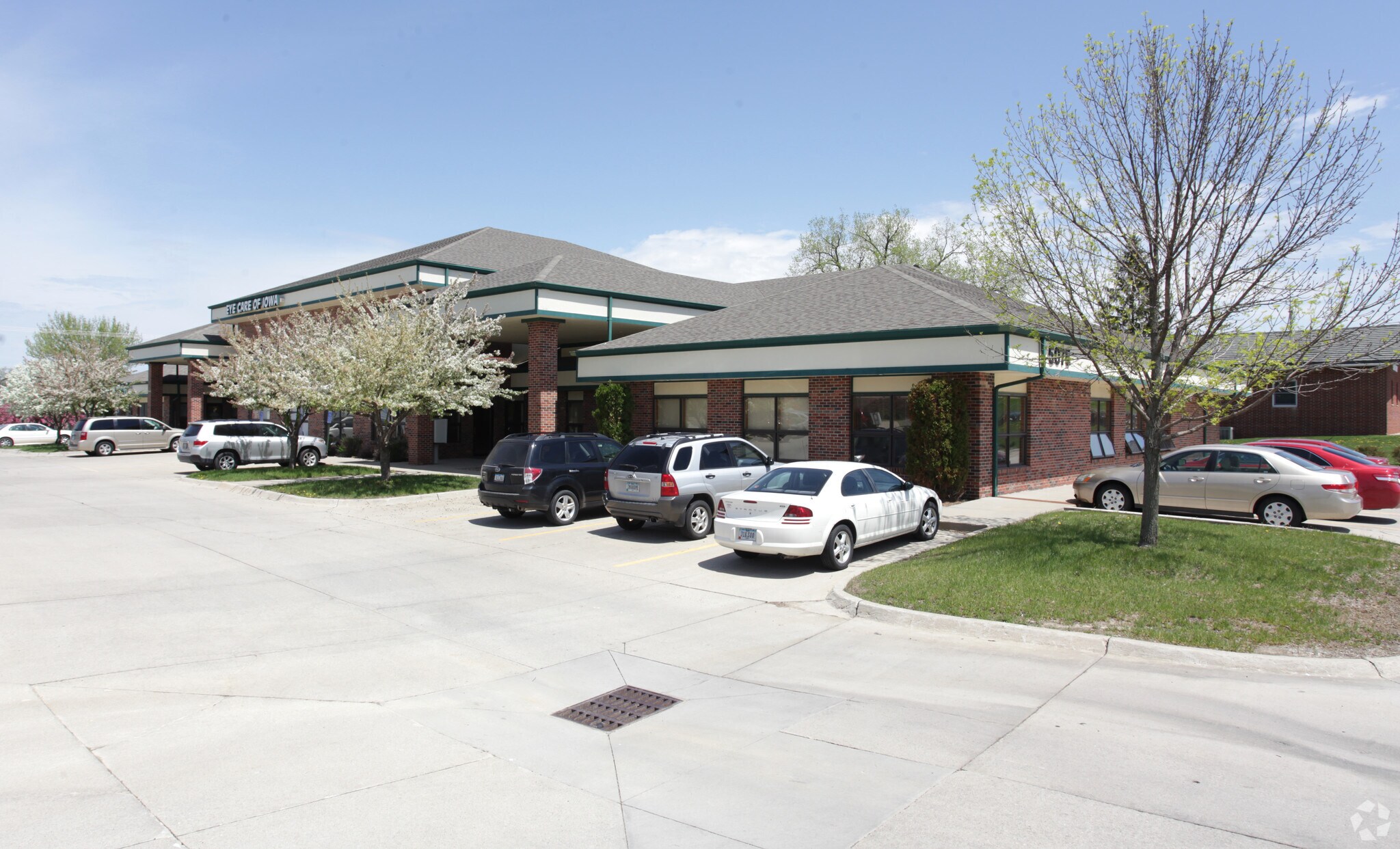 5075 E University Ave, Pleasant Hill, IA for sale Primary Photo- Image 1 of 1