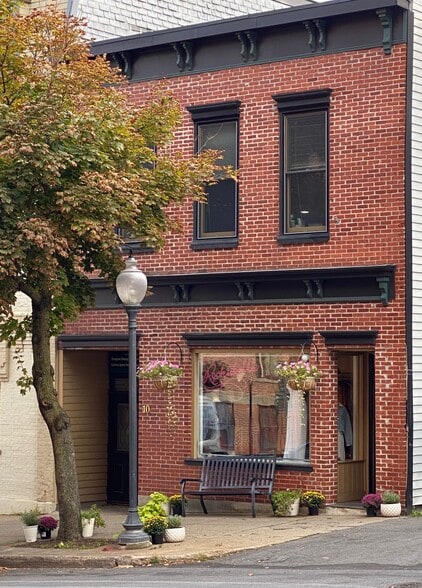12 Lake Ave, Saratoga Springs, NY for lease - Building Photo - Image 1 of 2