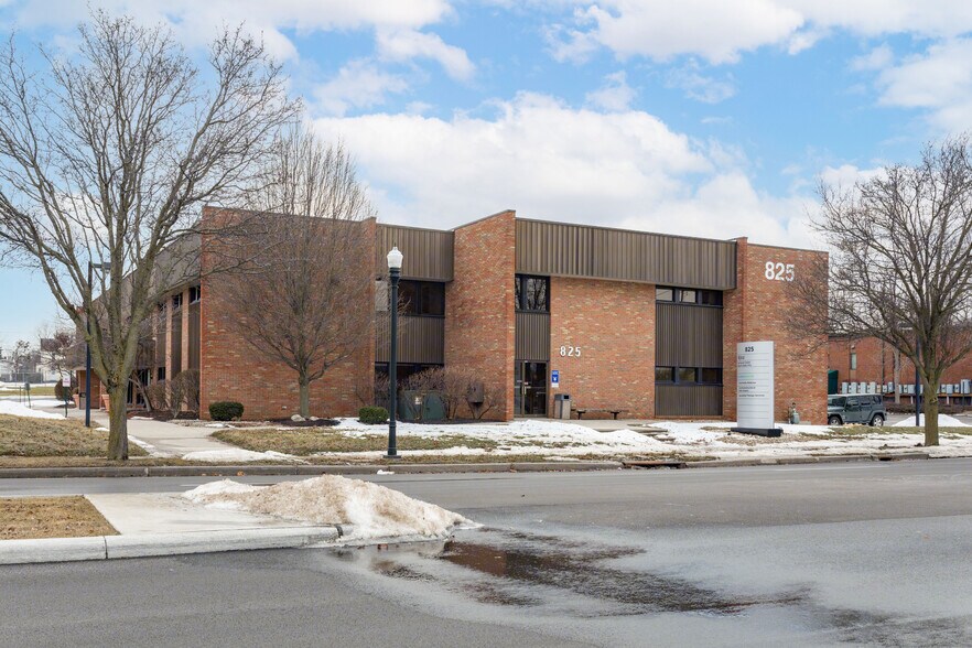 825 W Market St, Lima, OH for lease - Building Photo - Image 1 of 4