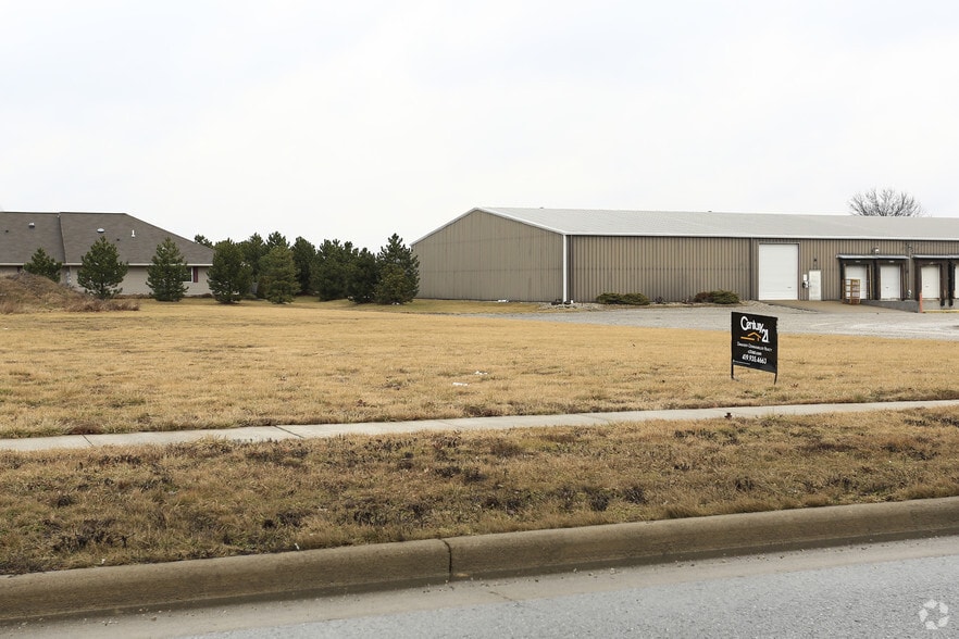 347 E Walton St, Willard, OH for sale - Building Photo - Image 2 of 4