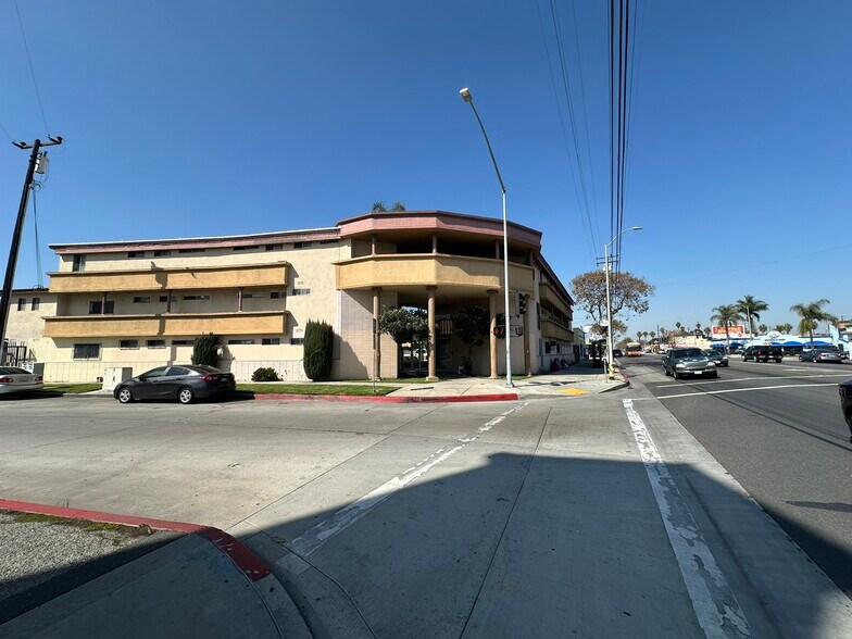 10355 Long Beach Blvd, Lynwood, CA for sale - Building Photo - Image 2 of 12