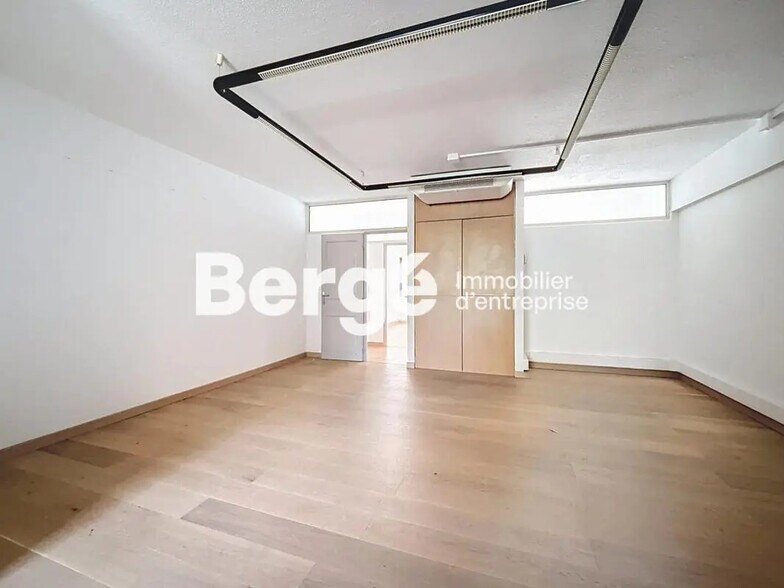 Office in Saint-Laurent-du-Var for lease - Building Photo - Image 2 of 8