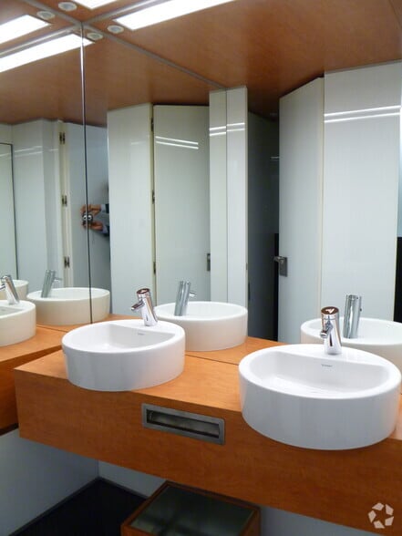 Calle de Méndez Álvaro, 56, Madrid, Madrid for lease - Building Photo - Image 3 of 18