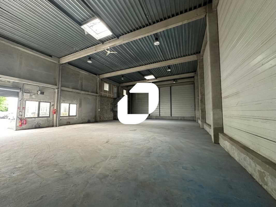 Flex in Argenteuil for lease Interior Photo- Image 1 of 18