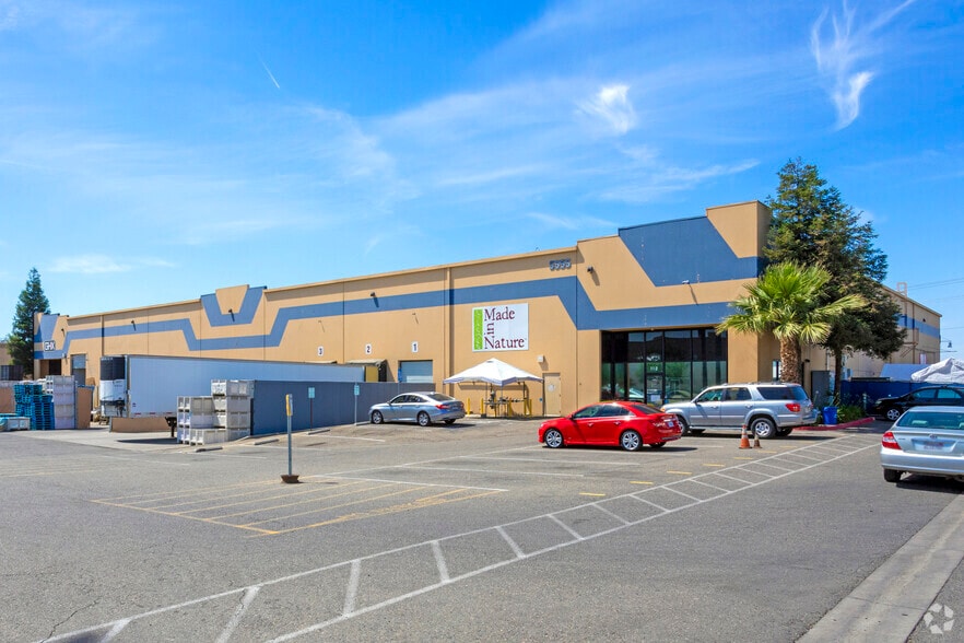 5555 E Lamona Ave, Fresno, CA for lease - Primary Photo - Image 3 of 6
