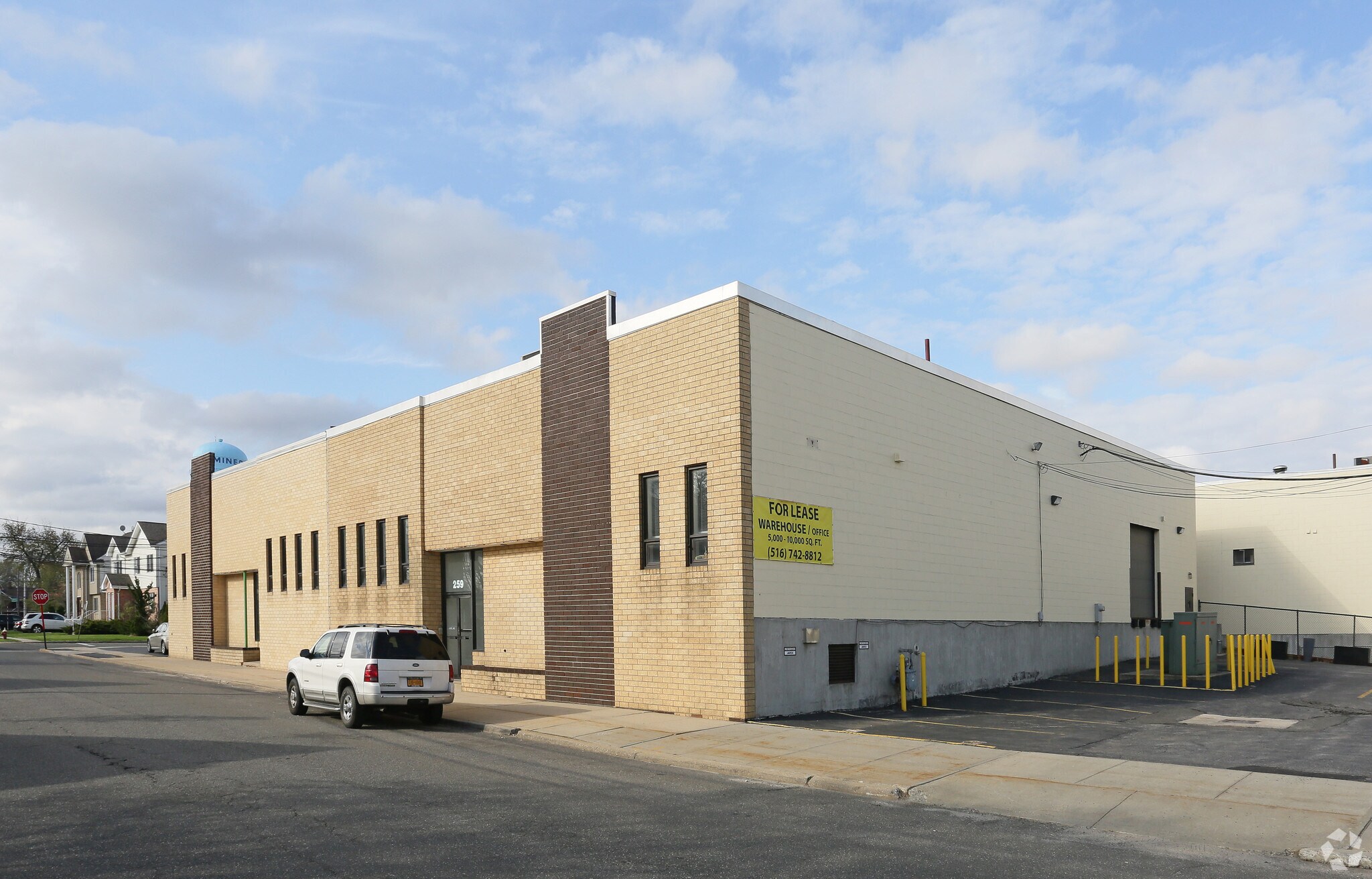 259 Elm Plz, Mineola, NY for sale Primary Photo- Image 1 of 1