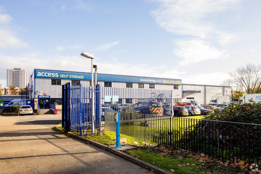 30 Rugby Rd, Twickenham for lease - Building Photo - Image 3 of 3