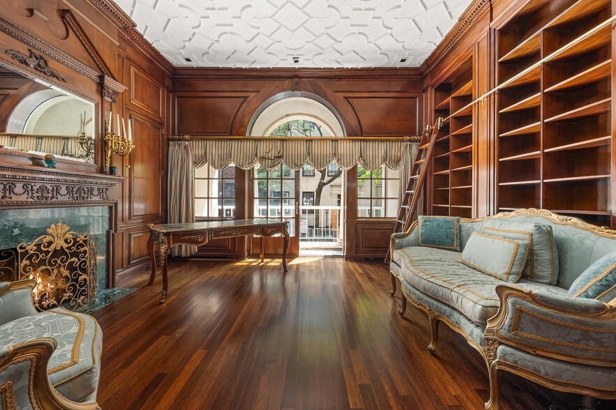 7 E 69th St, New York, NY for lease - Interior Photo - Image 3 of 10