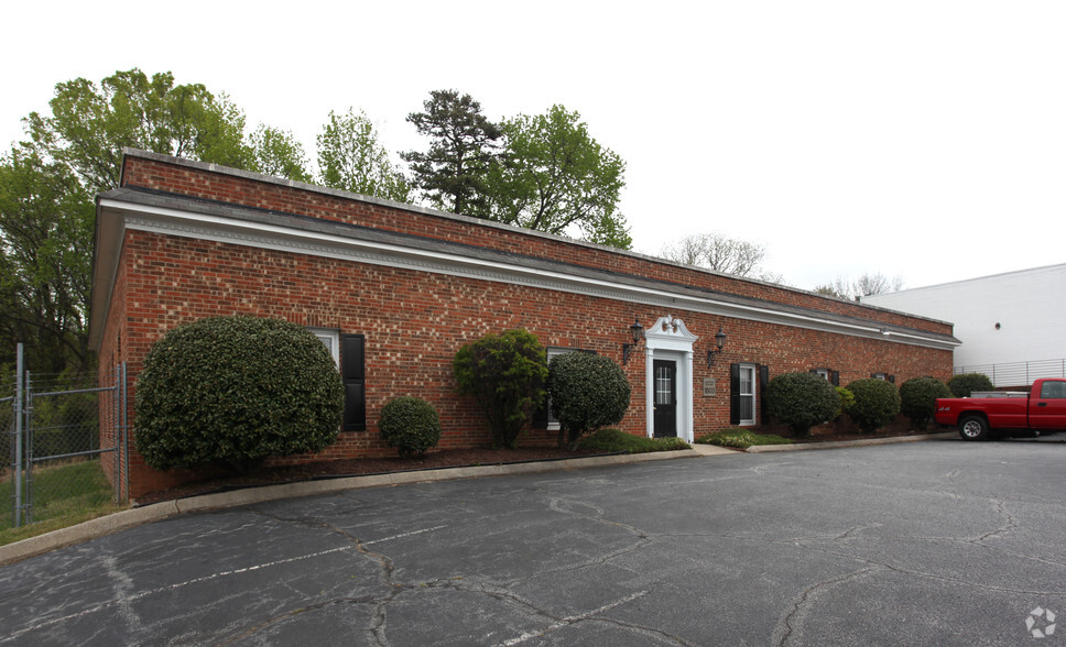 1803 E Wendover Ave, Greensboro, NC for sale - Primary Photo - Image 1 of 1