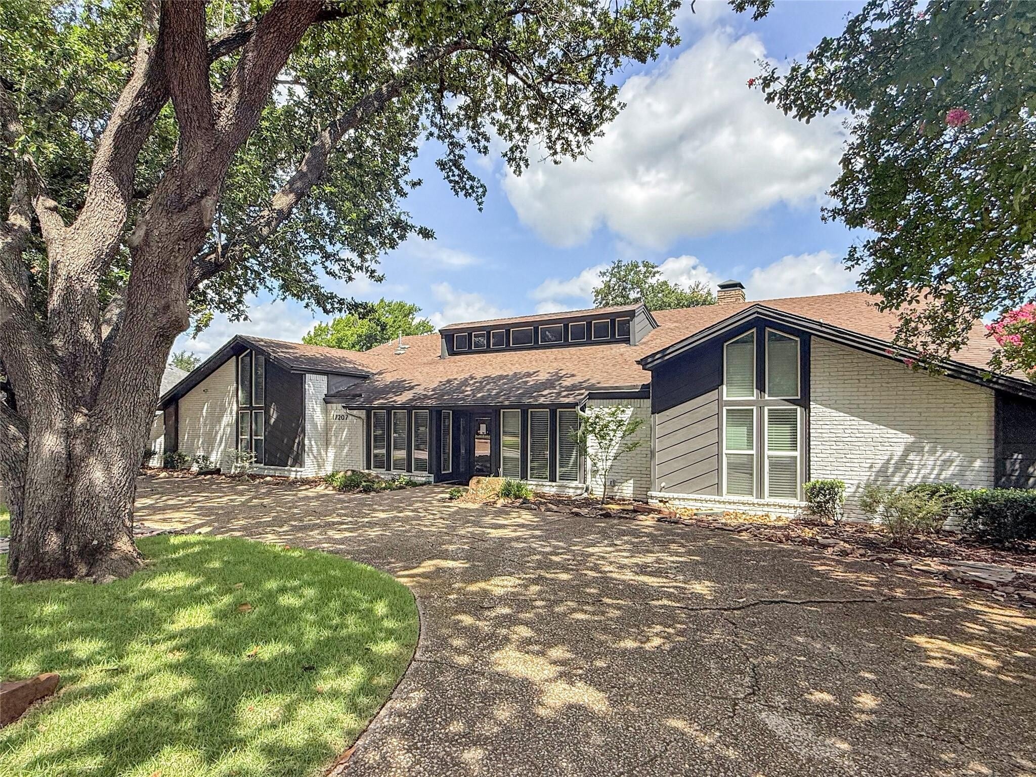 17207 Graystone Dr, Dallas, TX for sale Primary Photo- Image 1 of 2