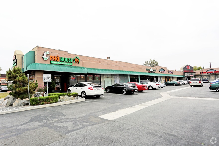 8851 Garden Grove Blvd, Garden Grove, CA for lease - Building Photo - Image 2 of 13