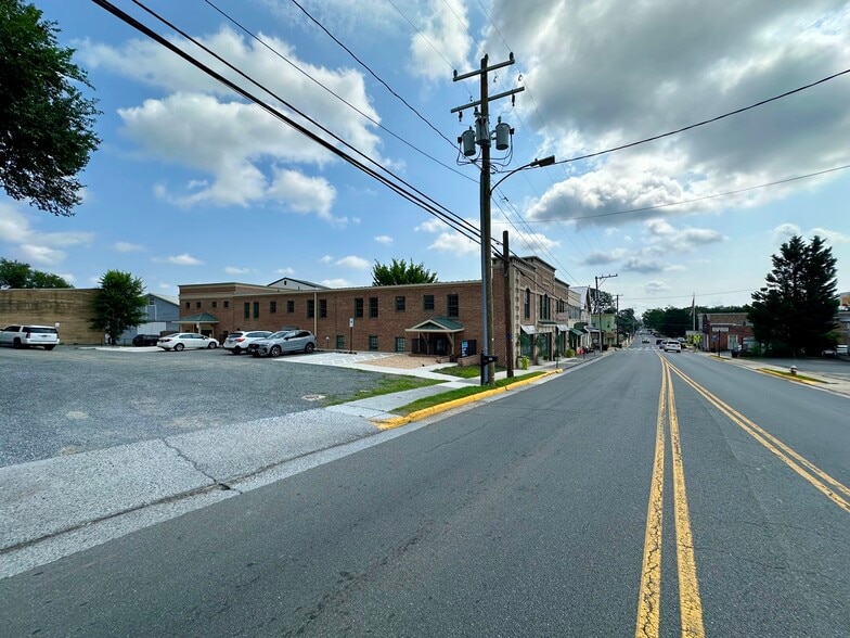 151 W Main St, Purcellville, VA for lease - Building Photo - Image 3 of 3