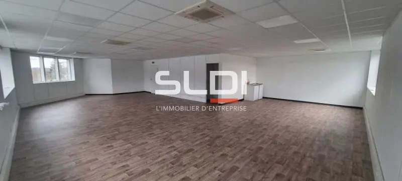 Office in Saint-Genis-Laval for lease - Interior Photo - Image 3 of 4