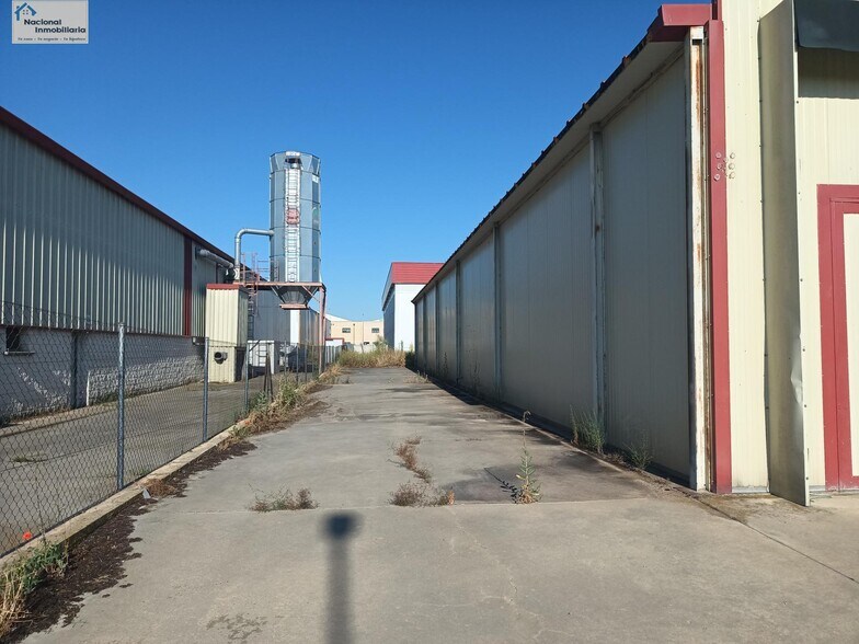 Industrial in Olmedo, Valladolid for sale - Building Photo - Image 2 of 6